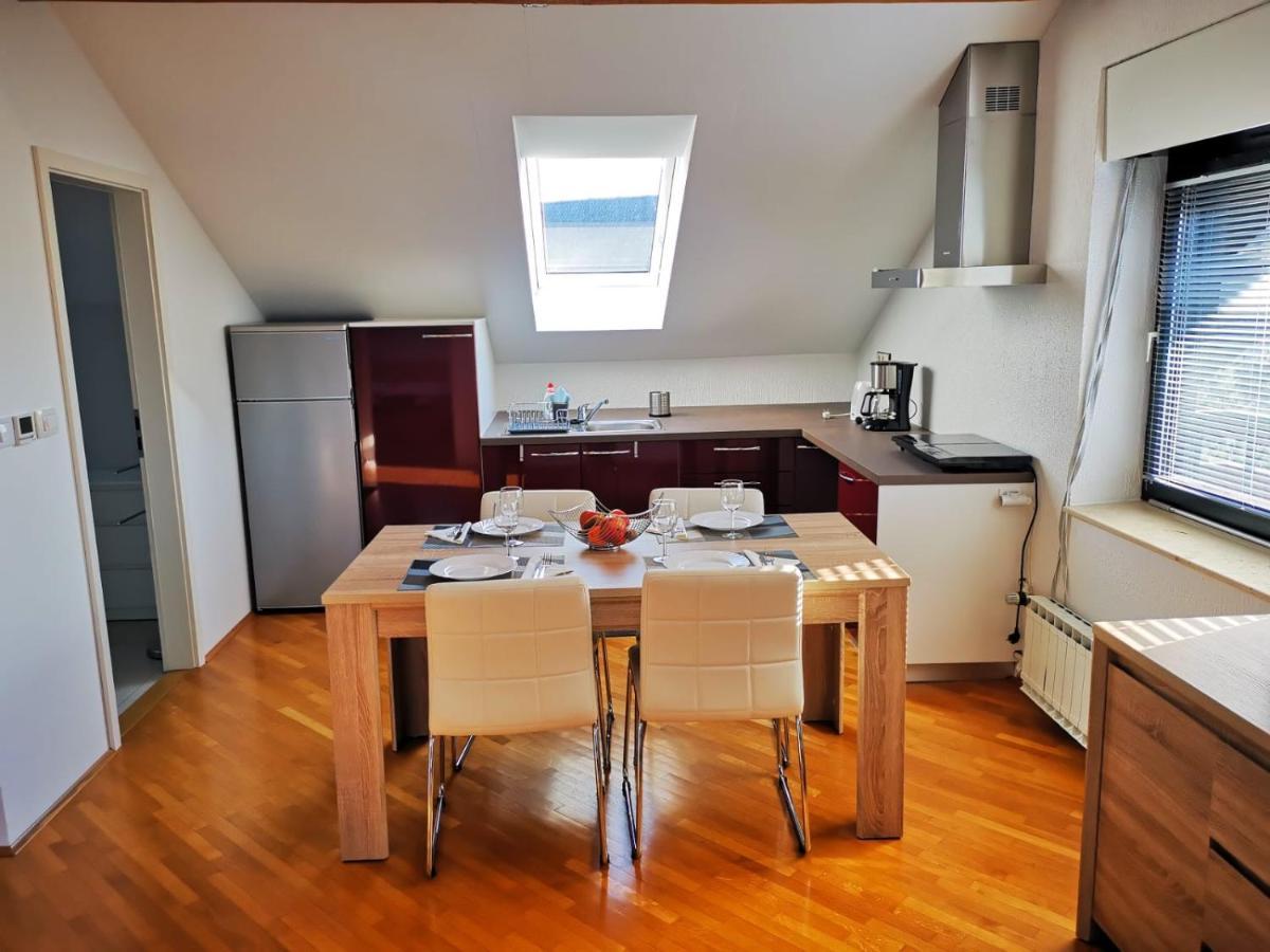 Ela'S Apartment 코멘다 외부 사진